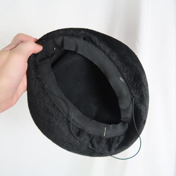 Vintage 60s Black Faux Fur Velvet Beret Hat w/ Chin Strap - Picture 6 of 7